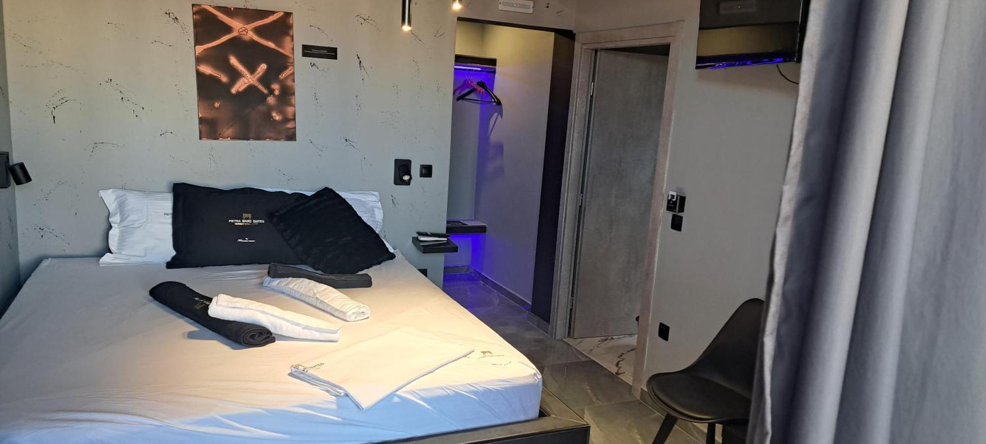 Pietra Mare Suites Patras Bagian luar foto